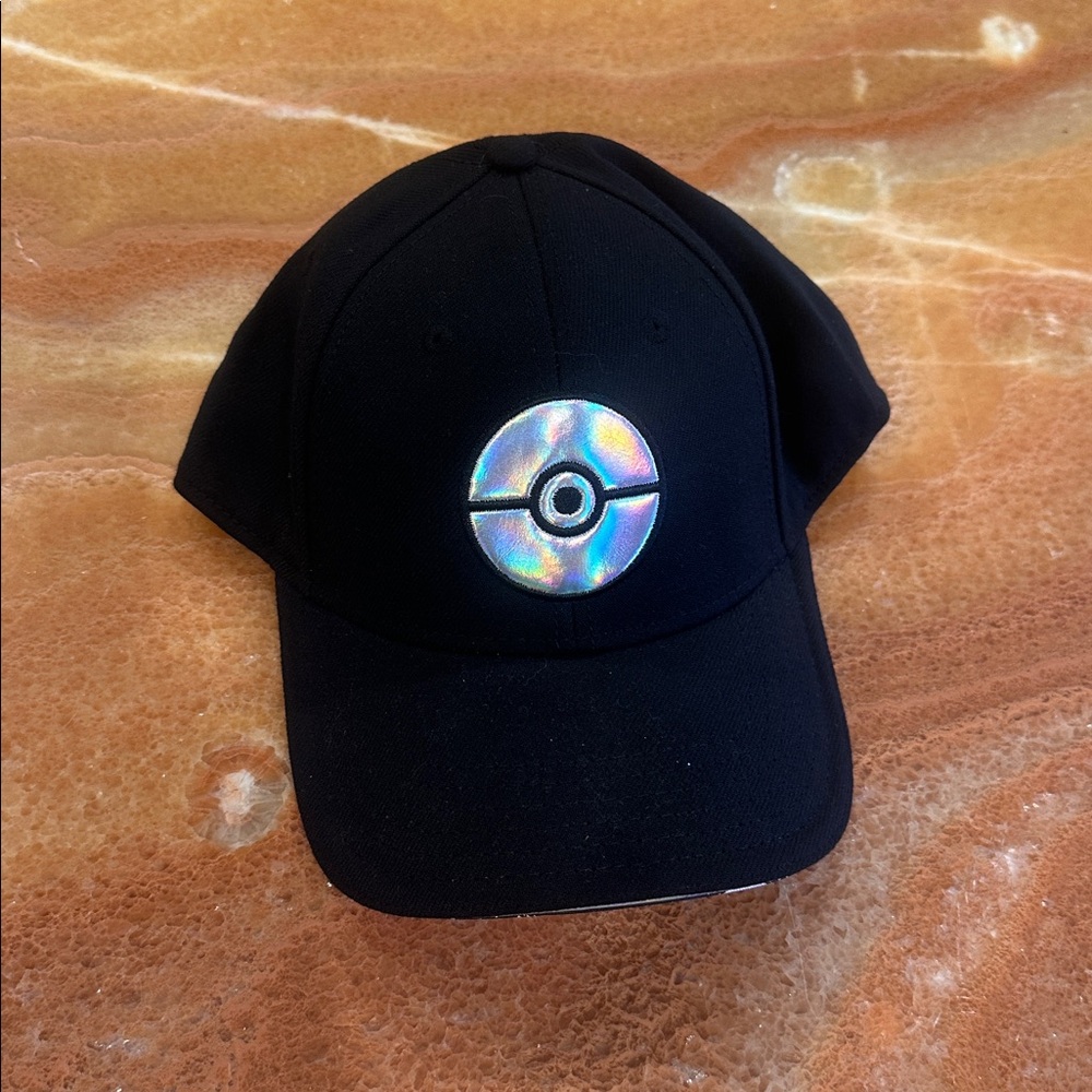Polemón Black Cap with Holographic Emblem